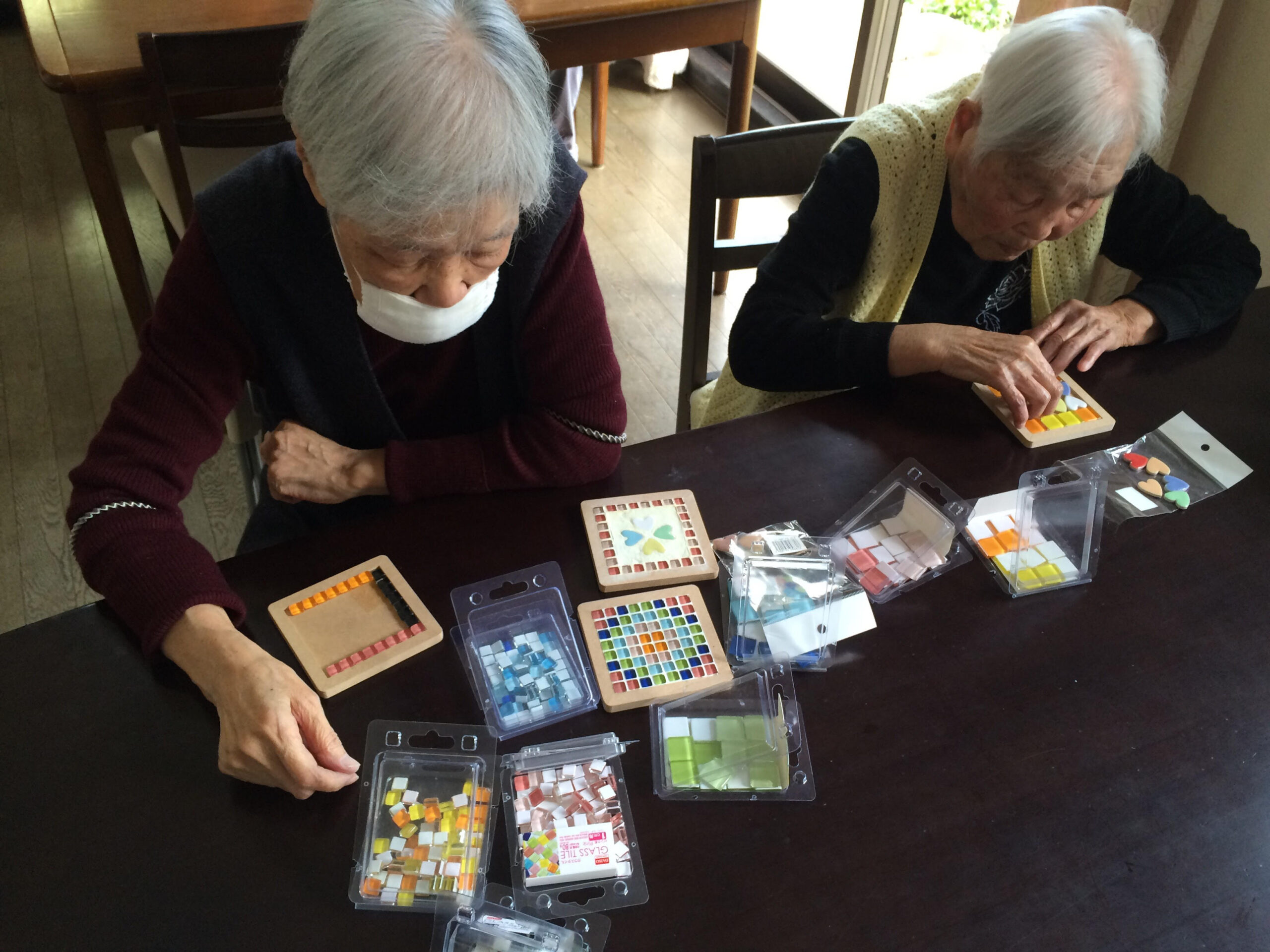 イベントの様子　コースター作り